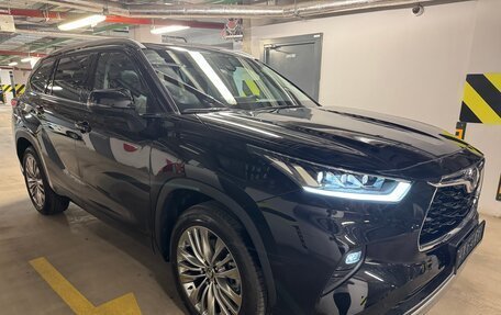 Toyota Highlander, 2024 год, 5 990 000 рублей, 21 фотография