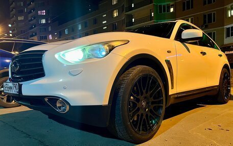 Infiniti FX II, 2011 год, 2 700 000 рублей, 22 фотография