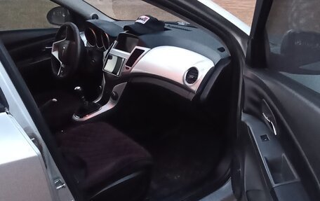Chevrolet Cruze II, 2010 год, 520 000 рублей, 10 фотография