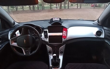 Chevrolet Cruze II, 2010 год, 520 000 рублей, 9 фотография