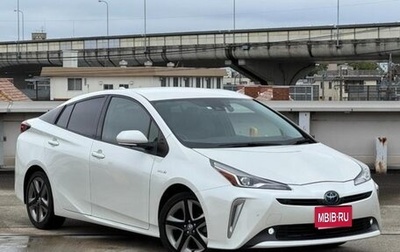 Toyota Prius IV XW50, 2022 год, 1 600 000 рублей, 1 фотография