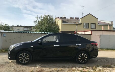 KIA Rio IV, 2018 год, 1 390 000 рублей, 2 фотография