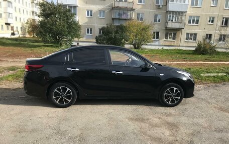KIA Rio IV, 2018 год, 1 390 000 рублей, 4 фотография