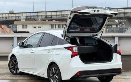 Toyota Prius IV XW50, 2022 год, 1 600 000 рублей, 9 фотография