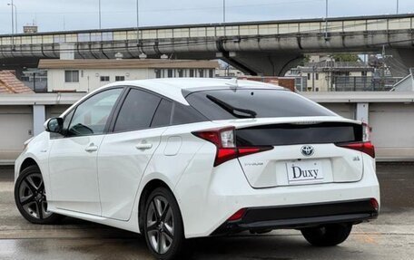 Toyota Prius IV XW50, 2022 год, 1 600 000 рублей, 5 фотография