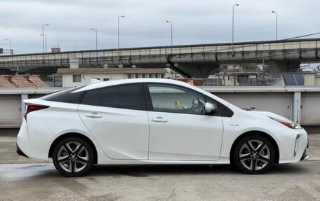 Toyota Prius IV XW50, 2022 год, 1 600 000 рублей, 8 фотография