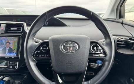 Toyota Prius IV XW50, 2022 год, 1 600 000 рублей, 13 фотография