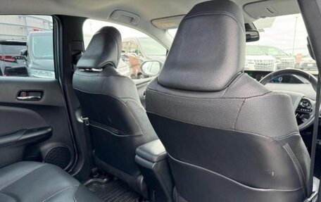 Toyota Prius IV XW50, 2022 год, 1 600 000 рублей, 24 фотография