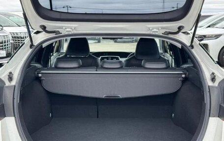 Toyota Prius IV XW50, 2022 год, 1 600 000 рублей, 26 фотография