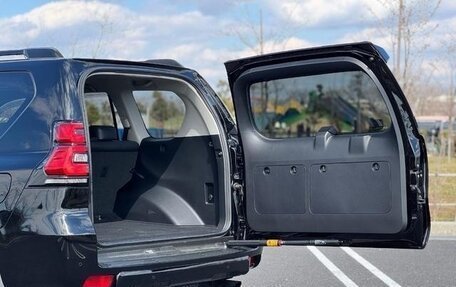 Toyota Land Cruiser Prado 150 рестайлинг 2, 2020 год, 3 745 777 рублей, 28 фотография