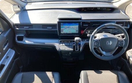 Honda Stepwgn IV, 2021 год, 1 630 000 рублей, 8 фотография