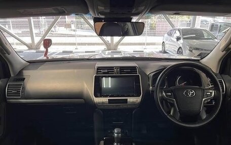 Toyota Land Cruiser Prado 150 рестайлинг 2, 2021 год, 3 522 577 рублей, 6 фотография