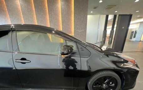 Toyota Prius IV XW50, 2022 год, 1 600 000 рублей, 3 фотография