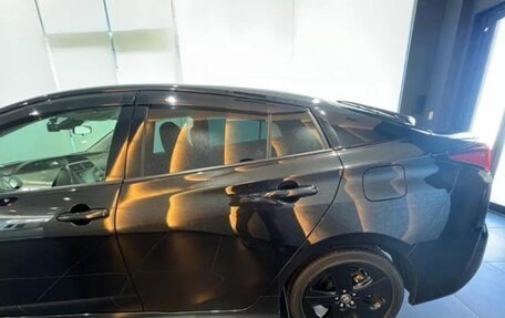Toyota Prius IV XW50, 2022 год, 1 600 000 рублей, 8 фотография