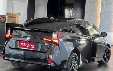 Toyota Prius IV XW50, 2022 год, 1 600 000 рублей, 5 фотография
