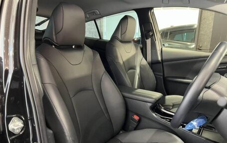 Toyota Prius IV XW50, 2022 год, 1 600 000 рублей, 14 фотография