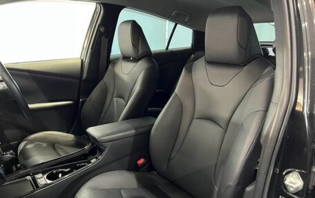 Toyota Prius IV XW50, 2022 год, 1 600 000 рублей, 17 фотография