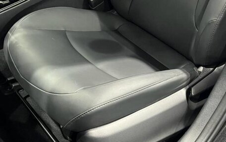 Toyota Prius IV XW50, 2022 год, 1 600 000 рублей, 18 фотография