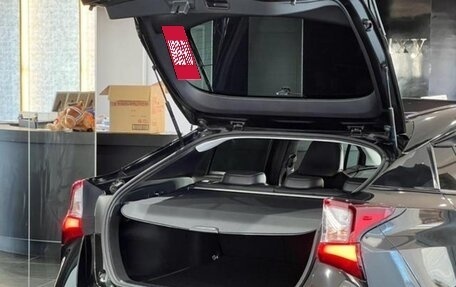 Toyota Prius IV XW50, 2022 год, 1 600 000 рублей, 9 фотография