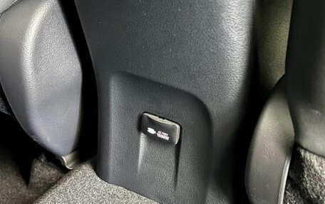 Toyota Prius IV XW50, 2022 год, 1 600 000 рублей, 21 фотография