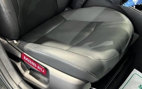 Toyota Prius IV XW50, 2022 год, 1 600 000 рублей, 15 фотография