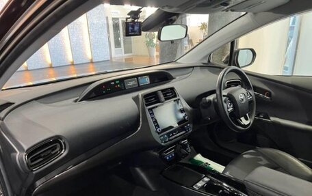 Toyota Prius IV XW50, 2022 год, 1 600 000 рублей, 24 фотография
