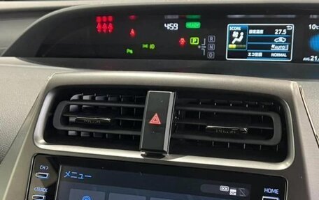Toyota Prius IV XW50, 2022 год, 1 600 000 рублей, 30 фотография