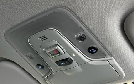 Toyota Prius IV XW50, 2022 год, 1 600 000 рублей, 29 фотография