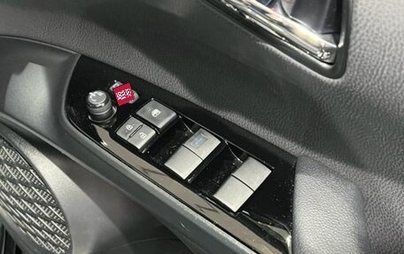 Toyota Prius IV XW50, 2022 год, 1 600 000 рублей, 34 фотография