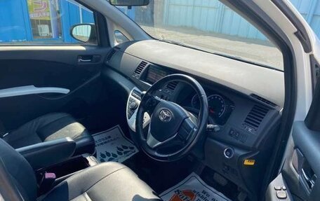 Toyota ISis I, 2017 год, 1 245 000 рублей, 18 фотография