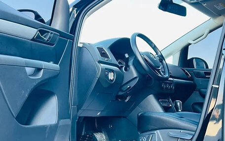 Volkswagen Sharan II, 2018 год, 1 850 400 рублей, 9 фотография