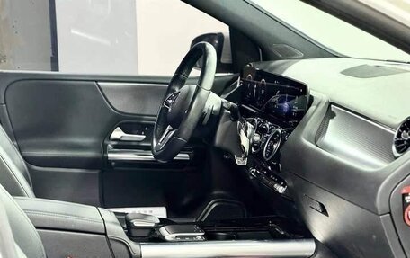 Mercedes-Benz B-Класс, 2020 год, 1 660 000 рублей, 5 фотография