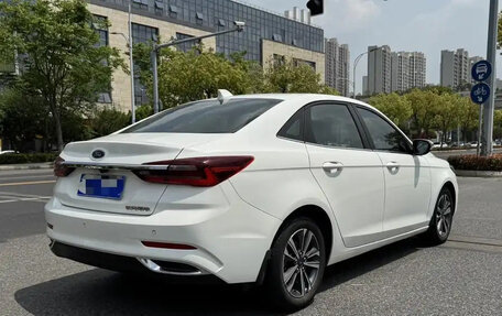 Ford Escort, 2022 год, 1 070 000 рублей, 9 фотография