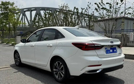Ford Escort, 2022 год, 1 070 000 рублей, 11 фотография