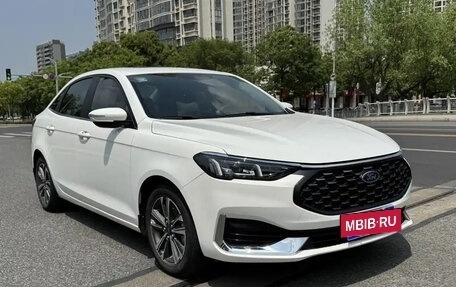 Ford Escort, 2022 год, 1 070 000 рублей, 3 фотография