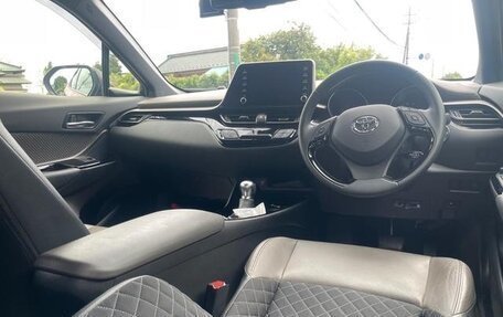 Toyota C-HR I рестайлинг, 2021 год, 1 700 000 рублей, 10 фотография