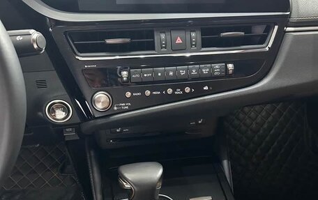 Lexus ES VII, 2022 год, 2 920 000 рублей, 14 фотография