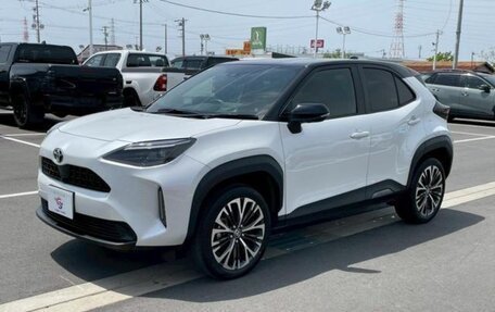Toyota Yaris Cross, 2022 год, 1 650 000 рублей, 2 фотография