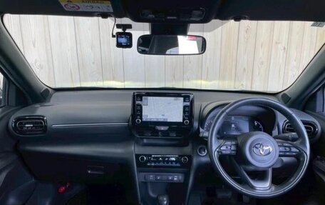 Toyota Yaris Cross, 2022 год, 1 650 000 рублей, 14 фотография