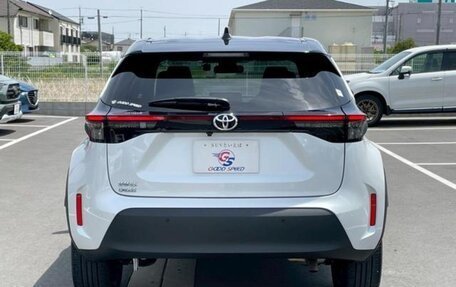 Toyota Yaris Cross, 2022 год, 1 650 000 рублей, 8 фотография