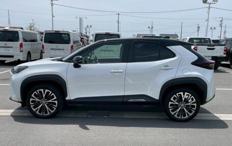 Toyota Yaris Cross, 2022 год, 1 650 000 рублей, 4 фотография
