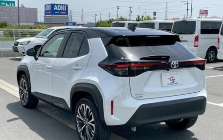Toyota Yaris Cross, 2022 год, 1 650 000 рублей, 7 фотография