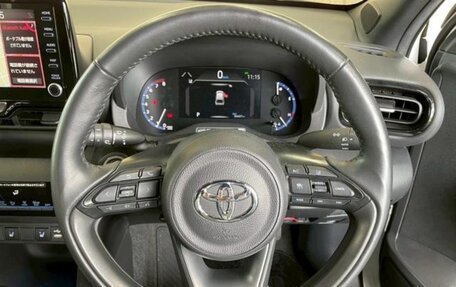 Toyota Yaris Cross, 2022 год, 1 650 000 рублей, 16 фотография