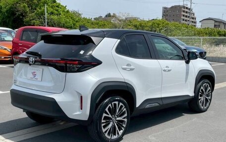 Toyota Yaris Cross, 2022 год, 1 650 000 рублей, 6 фотография