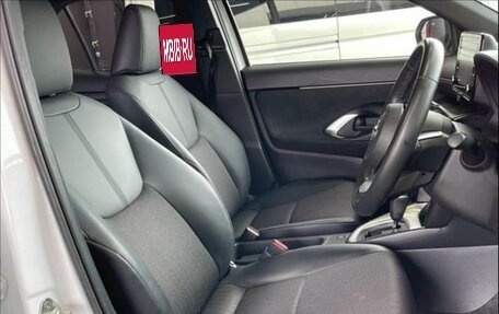 Toyota Yaris Cross, 2022 год, 1 650 000 рублей, 17 фотография