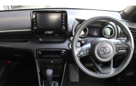 Toyota Yaris, 2021 год, 710 055 рублей, 13 фотография