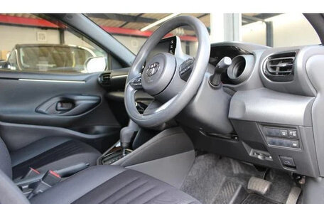 Toyota Yaris, 2021 год, 710 055 рублей, 11 фотография