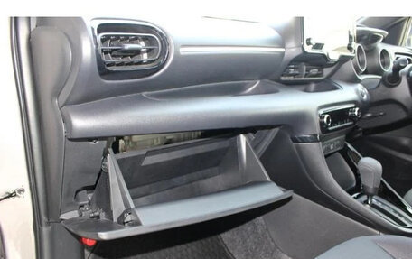 Toyota Yaris, 2021 год, 710 055 рублей, 22 фотография