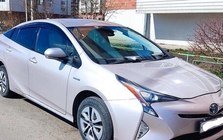 Toyota Prius IV XW50, 2016 год, 1 500 000 рублей, 2 фотография