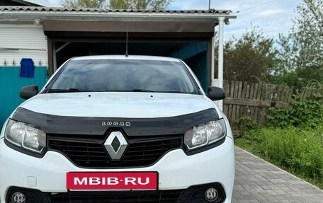 Renault Logan II, 2017 год, 650 000 рублей, 3 фотография